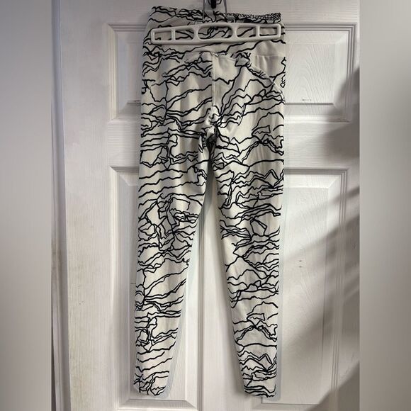 Maaji Leggings White with Modern Line Print - XS - Picture 6 of 7